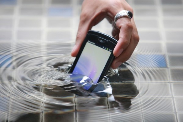 NEC-MEDIAS-Smartphone_2-635x423