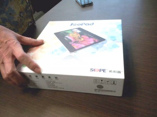 เผยโฉมหน้าตาแทบเล็ตเด็กป.1 ยี่ห้อ Scopad มี 3 สี คือฟ้า, แดงและเมทัลลิค