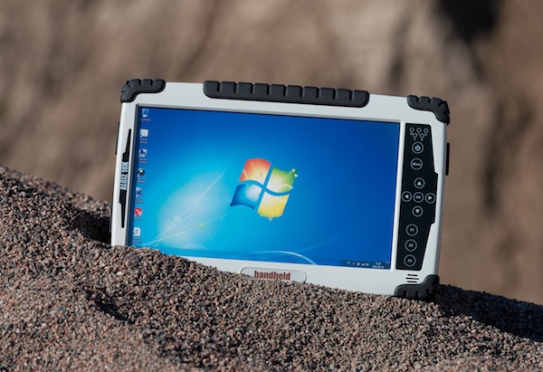 Algiz-10X-rugged-tablet-dust-proof-gravel (1)