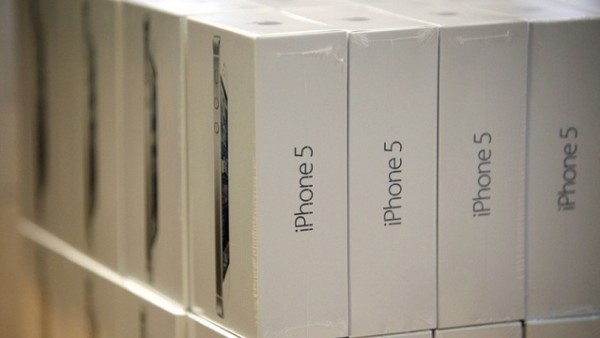 iPhone5_boxed_shelf
