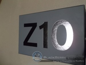 unboxing-of-the-blackberry-z10-zed-10-first-look