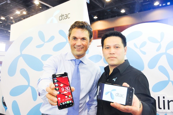 ผู้บริหาร HTC และ dtac เผยลูกค้าให้ความสนใจ HTC Butterfly จนแน่นขนัด ยอดขายพุ่งทะลุเป้า ที่งาน TME 2013