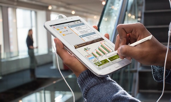 Samsung-GALAXY-Note-8.0-Lifestyle-Images_Multiwindow2-copy