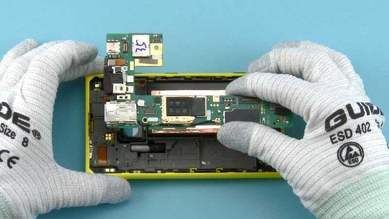 Nokia-tears-down-Lumia-1020 (4)