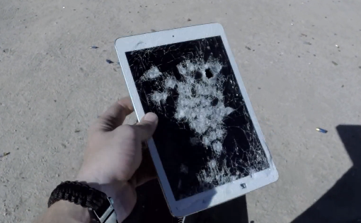 สังหารโหด iPad Air ด้วยปืน Airsoft MP7 และปิดท้ายต้วยไรเฟิล .50 Cal (ชมคลิป)