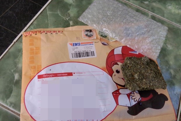 ไปรษณีย์ไทย เร่งตรวจสอบ iPhone 4s กลายเป็นหิน พร้อมมั่นใจมาตรฐานบริการเทียบชั้นสากล