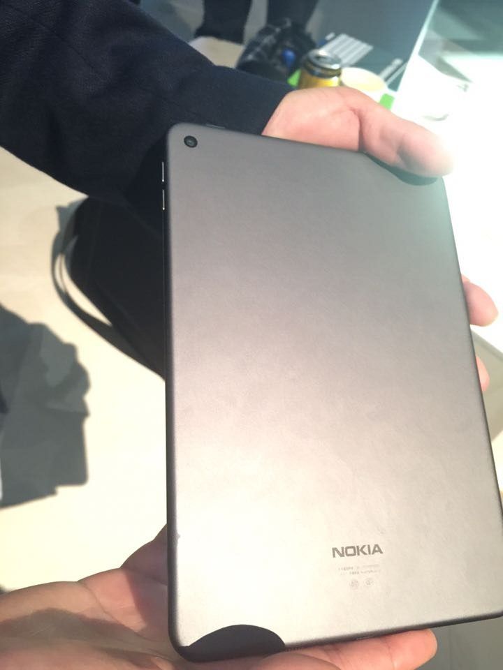 Nokia-N1-in-lava-gray-1