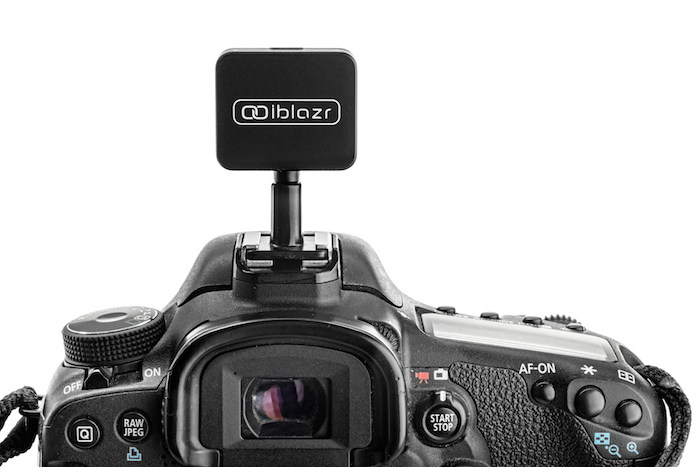 iblazr_DSLR_using_cold_shoe