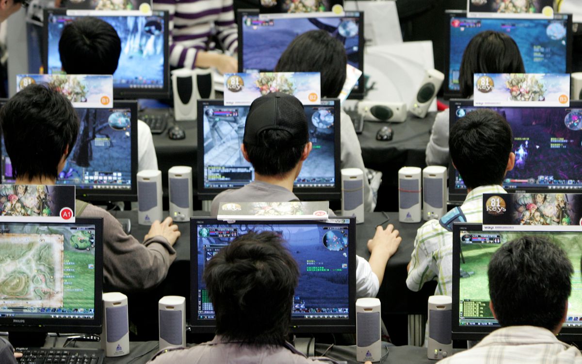 People play computer games during the Taipei Game Show 2009 in Taipei