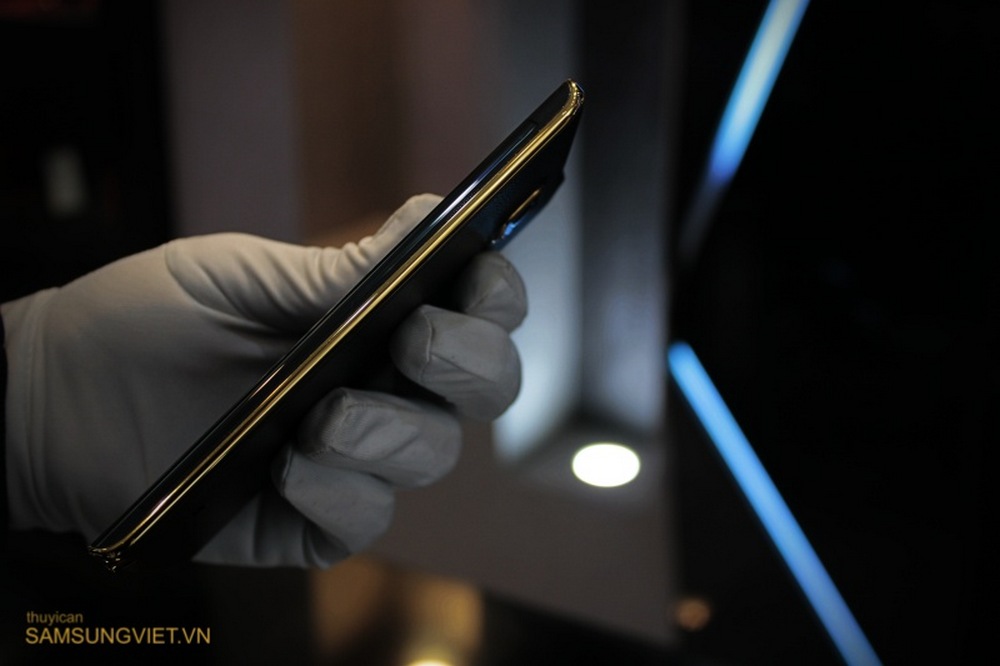 A-closer-look-at-the-gold-version-of-the-Galaxy-Note-Edge-13