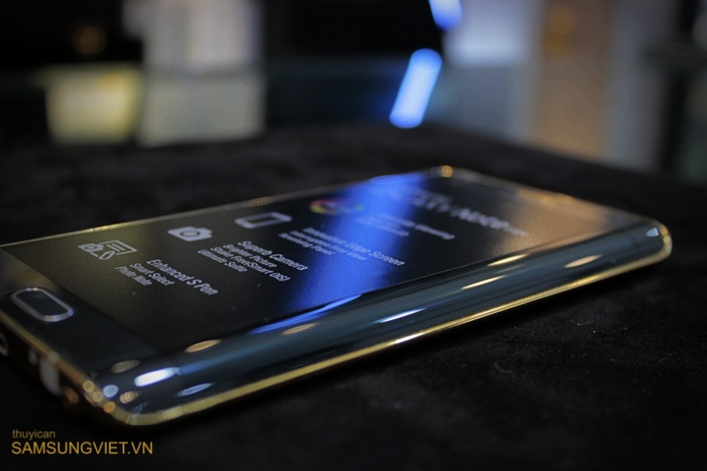 A-closer-look-at-the-gold-version-of-the-Galaxy-Note-Edge-18