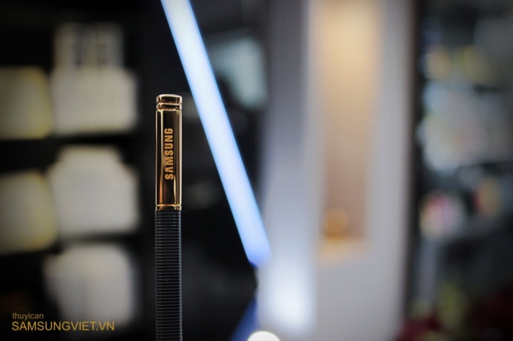A-closer-look-at-the-gold-version-of-the-Galaxy-Note-Edge-19