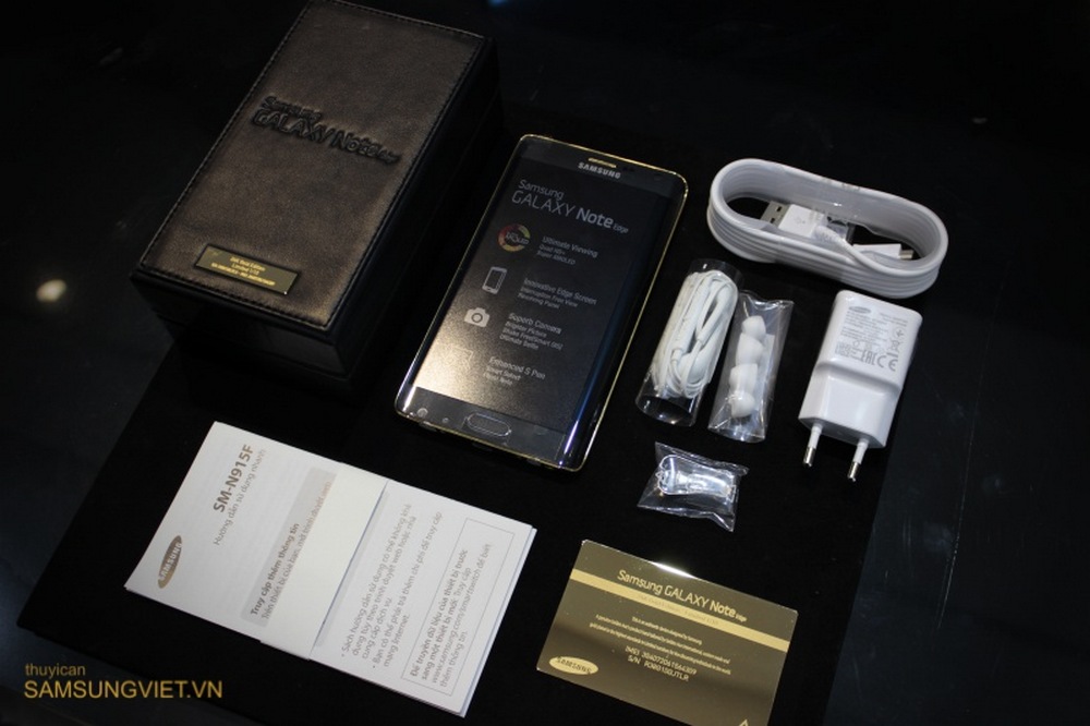 A-closer-look-at-the-gold-version-of-the-Galaxy-Note-Edge-2