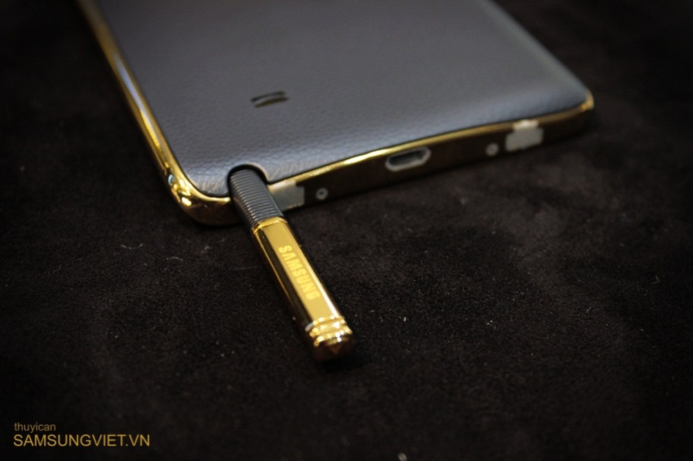 A-closer-look-at-the-gold-version-of-the-Galaxy-Note-Edge-21
