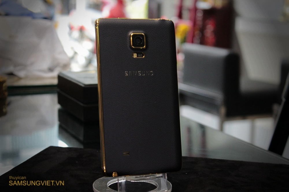 A-closer-look-at-the-gold-version-of-the-Galaxy-Note-Edge-24