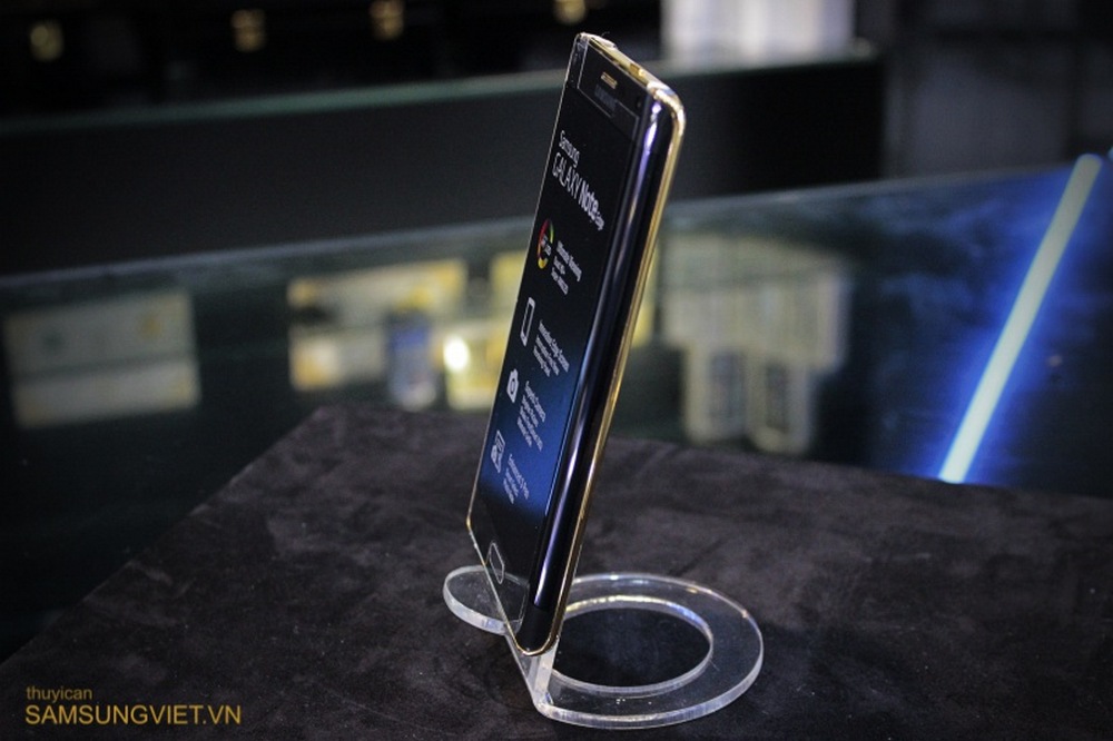 A-closer-look-at-the-gold-version-of-the-Galaxy-Note-Edge-25