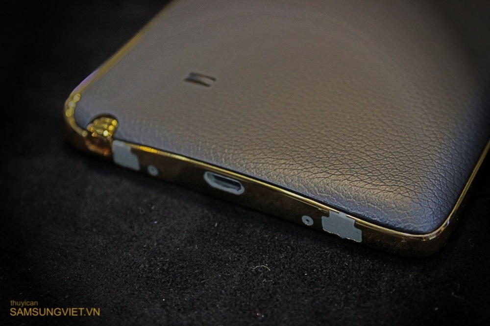 A-closer-look-at-the-gold-version-of-the-Galaxy-Note-Edge-8