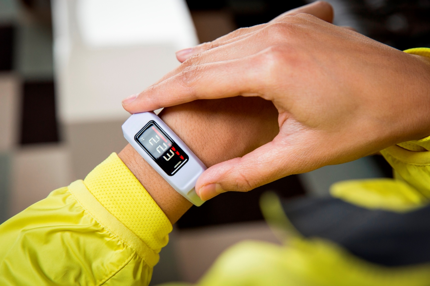 Garmin แนะนำ vivofit 2 ผู้ช่วยเตือนและติดตามกิจกรรม กันน้ำลึก 50 เมตร แบตเตอรี่ใช้งานนานถึง 1 ปี ราคา 4,750 บาท