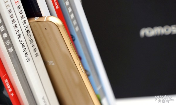 403IS8G769L0_16T5B6V63XUK_1000x600_600