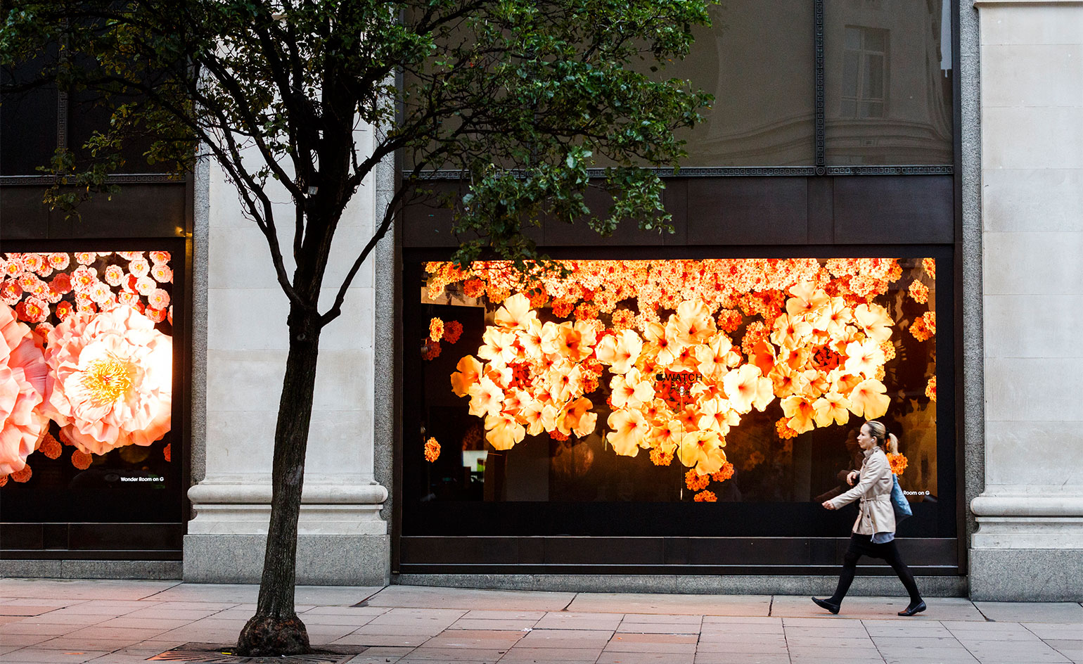 Selfridges-Apple-Watch-floral-display-004