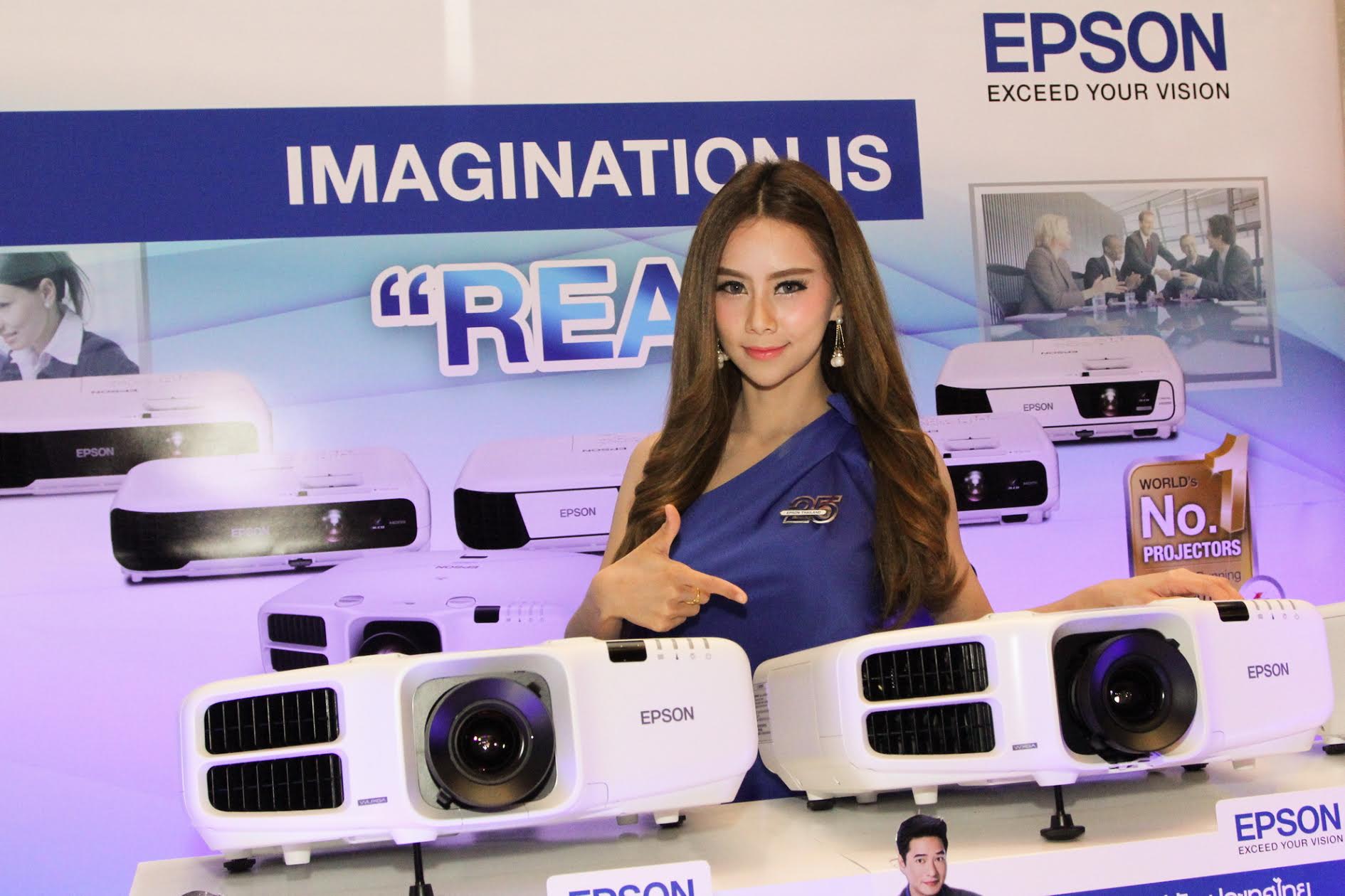 EPSON เสริมทัพไลน์โปรเจ็คเตอร์รุ่นใหญ่ เปิดตัว G-Series พร้อมกัน 7 รุ่นเน้นบุกตลาดงานอีเว้นท์และธุรกิจพัฒนาคอนเท้นท์