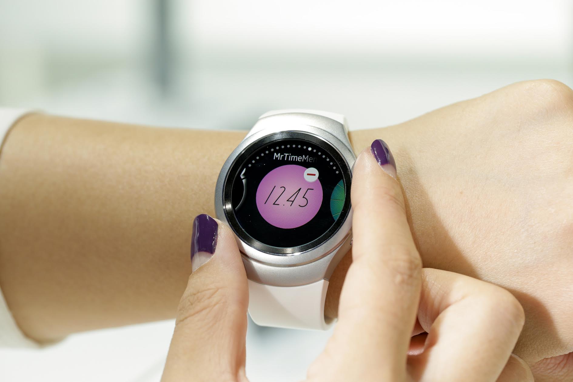 Samsung เผยโฉม Samsung Gear S2 ครั้งแรกในโลกในงาน IFA 2015 ณ กรุงเบอร์ลิน ประเทศเยอรมนี