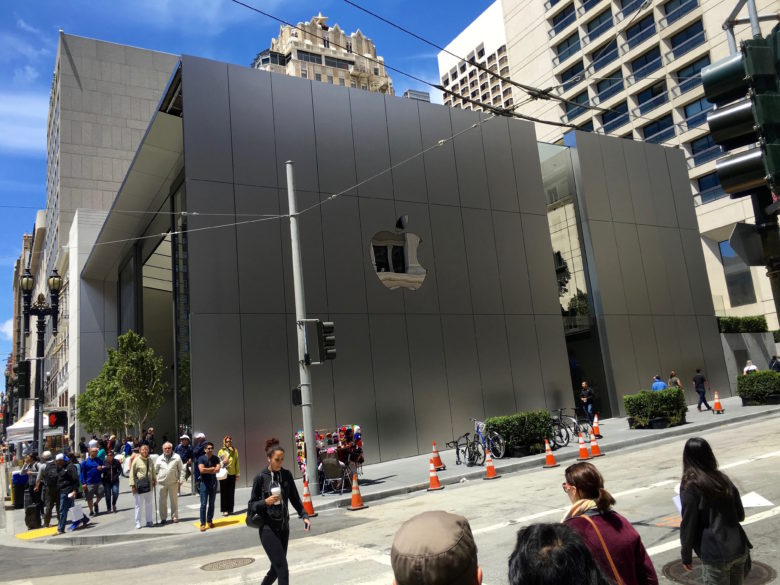 Apple_Store_Union_Square_exterior_side-780x585