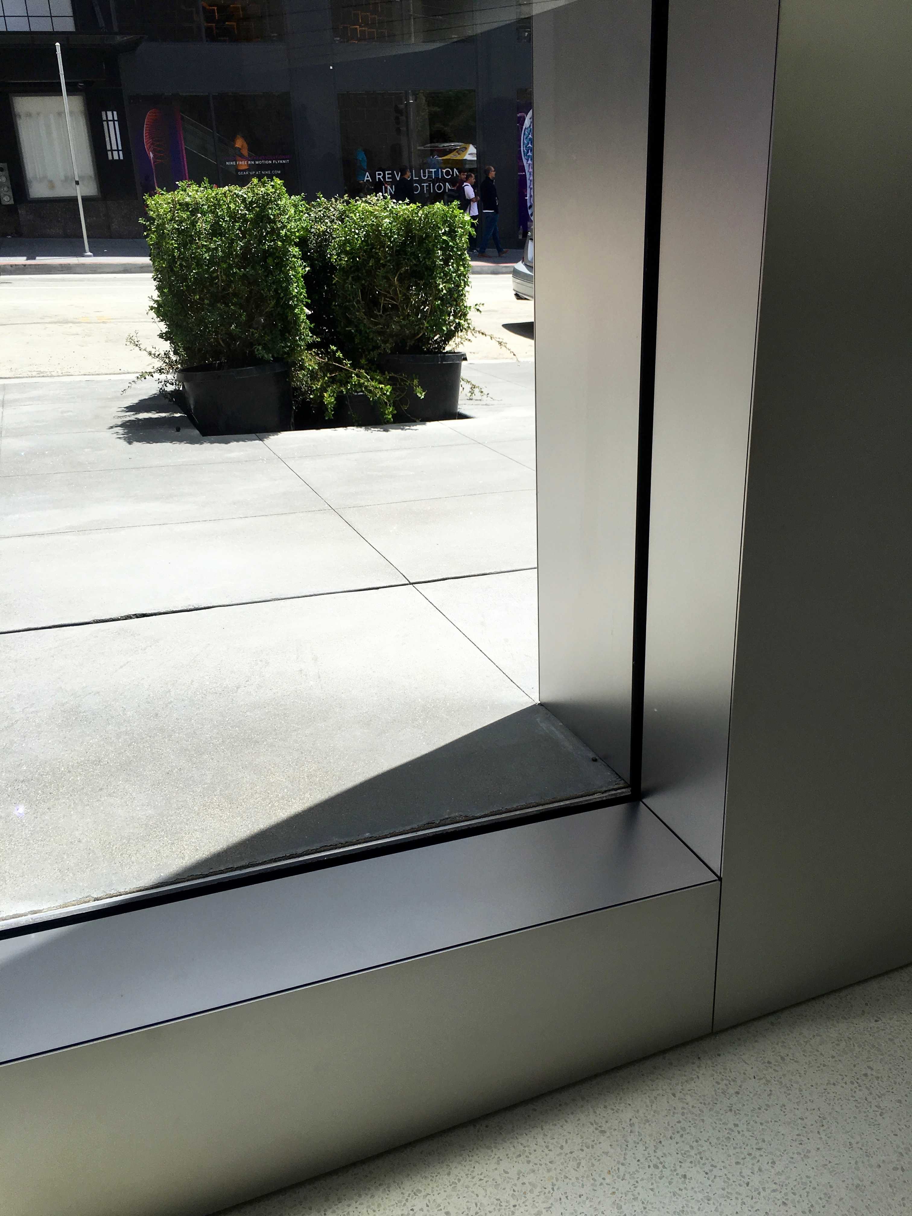 Apple_Store_Union_Square_lines_3-1