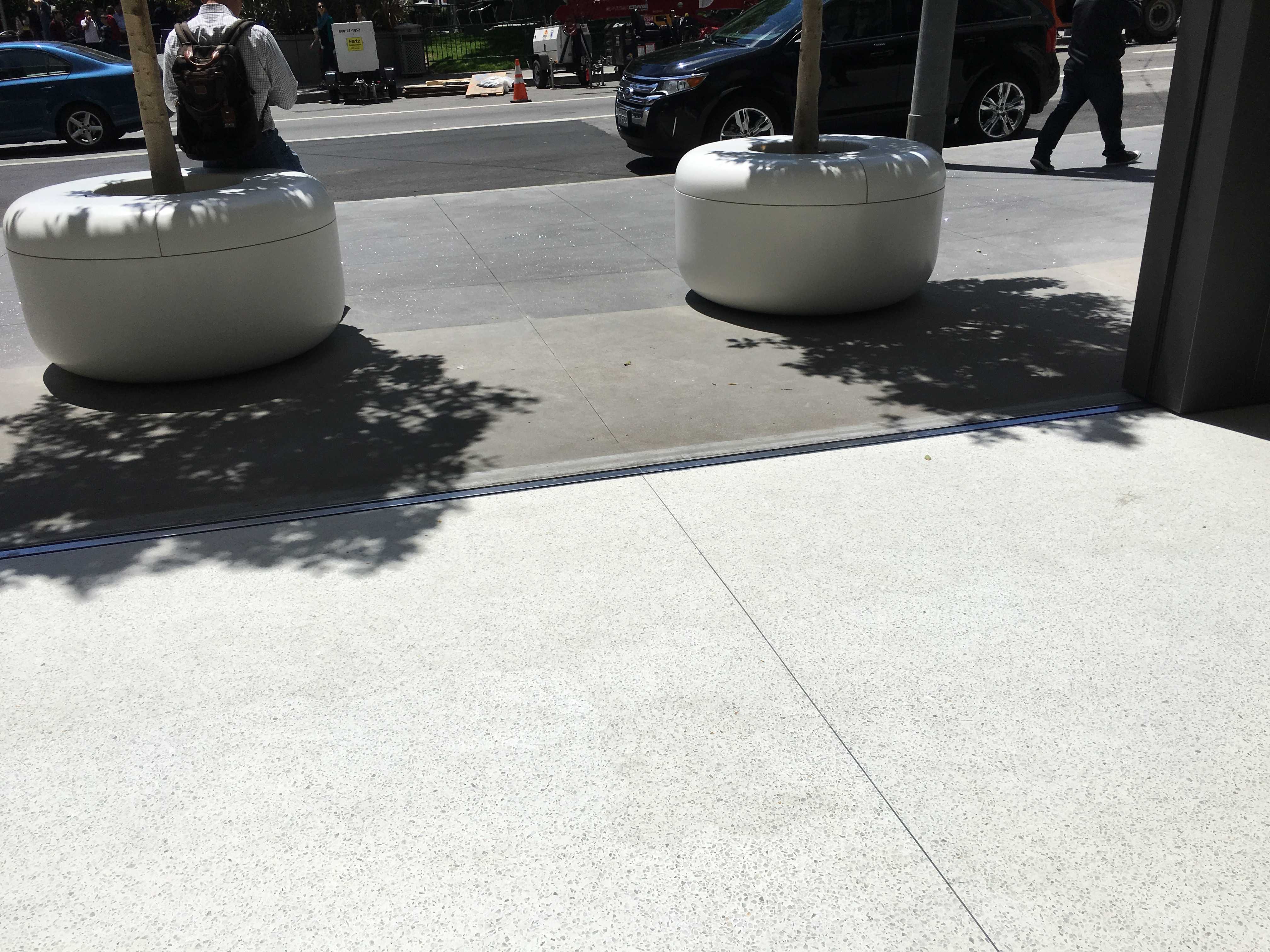 Apple_Store_Union_Square_lines_4-1