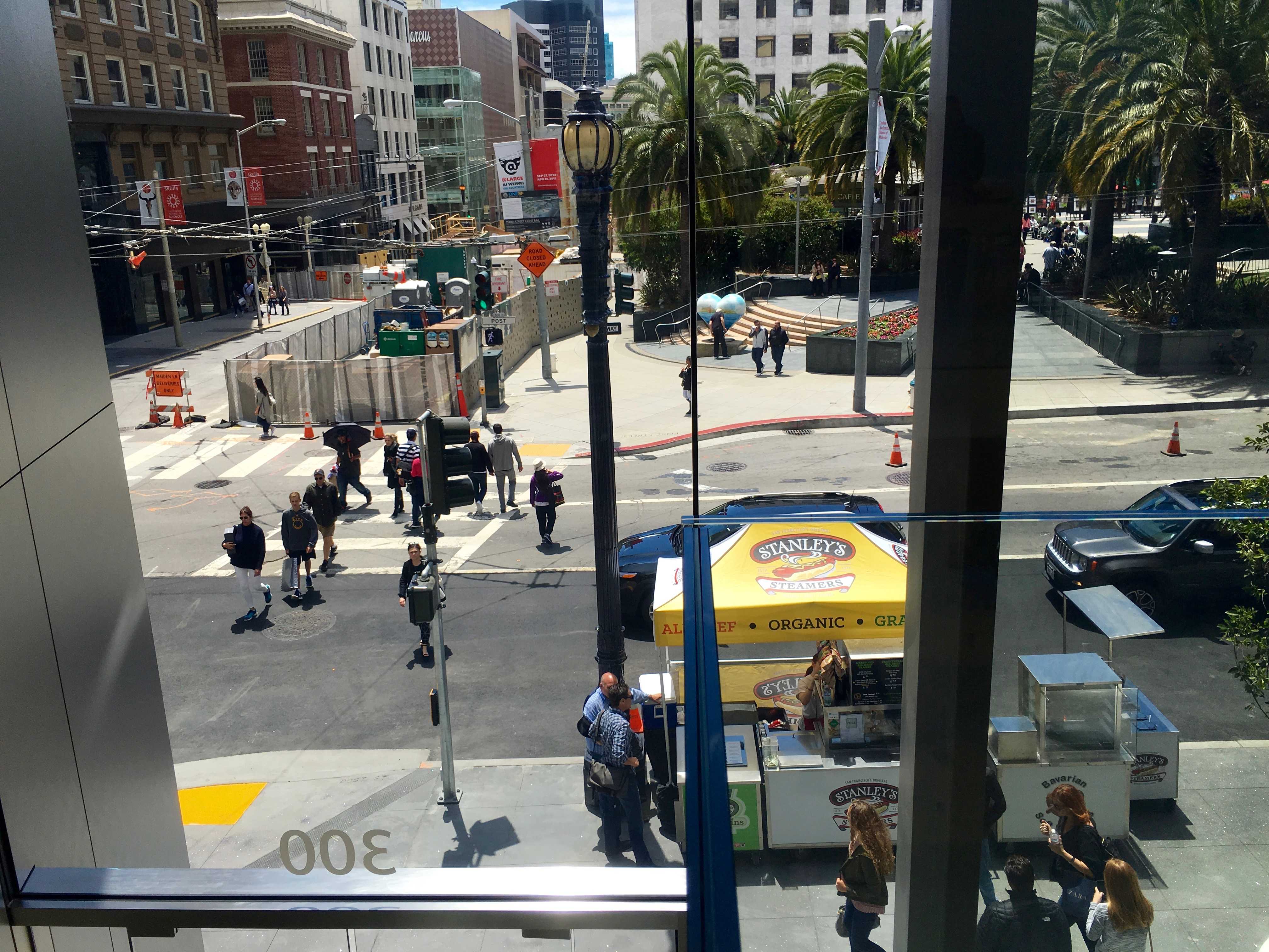 Apple_Store_Union_Square_lines_7-1