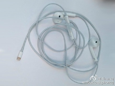 Apple Lightning Earbuds-650-80