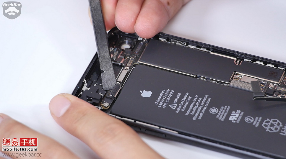 iphone-7-Teardown-07