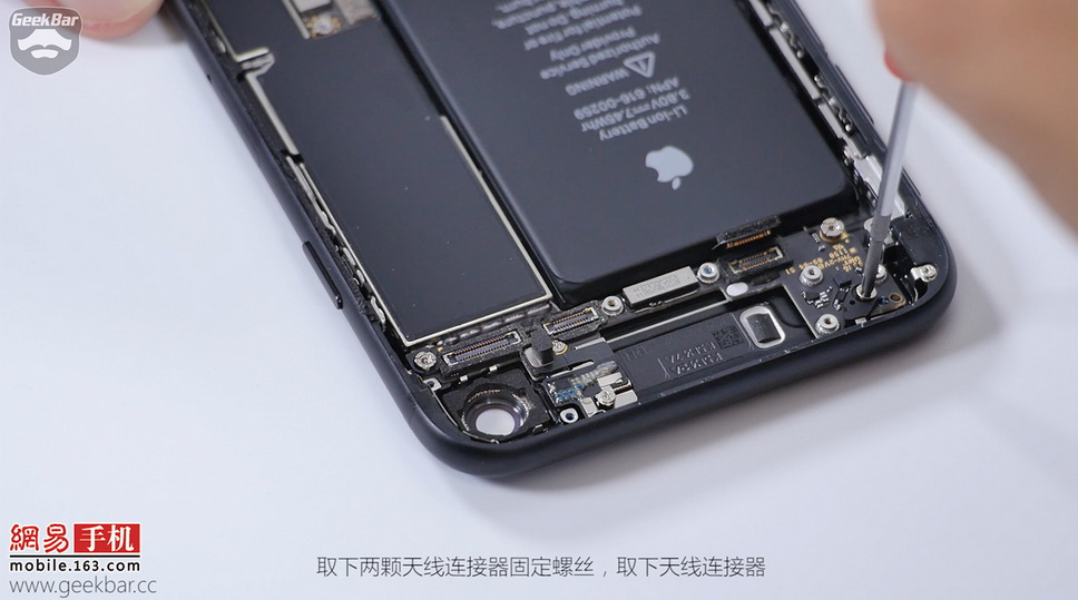 iphone-7-Teardown-09
