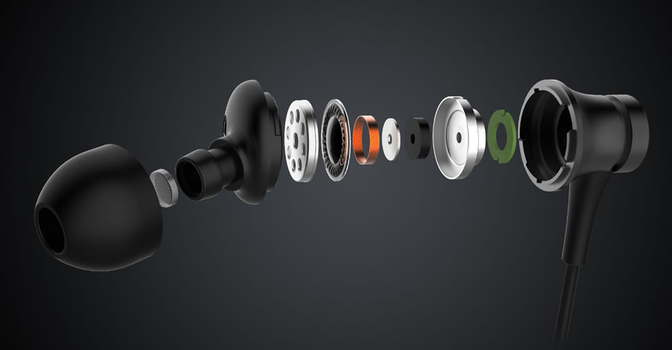 Xiaomi-Mi-Piston-Fresh-in-ear