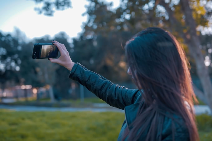 eye-Smart-iPhone-Case-selfie