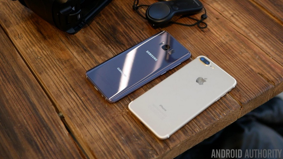 Samsung-Galaxy-S8-vs-iPhone-7-Plus-02