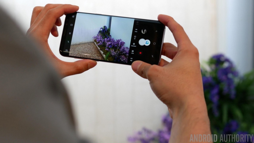 Samsung-Galaxy-S8-vs-iPhone-7-Plus-06