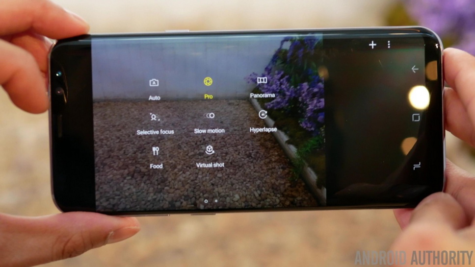 Samsung-Galaxy-S8-vs-iPhone-7-Plus-07