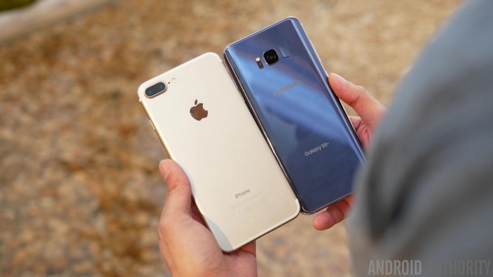 Samsung-Galaxy-S8-vs-iPhone-7-Plus-09