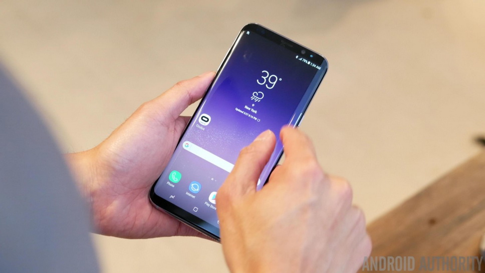 Samsung-Galaxy-S8-vs-iPhone-7-Plus-13