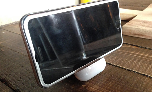 AirPods-iPhone-stand_2