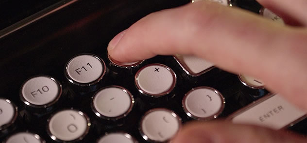 Penna-Retro-Bluetooth-Keyboard