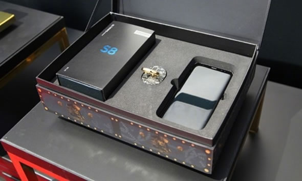 Samsung-Galaxy-S8-Pirates-of-the-Caribbean-Special-Edition-02