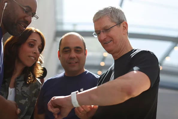 apple-watch-tim-cook