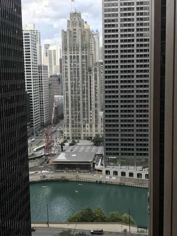 Apple-Store-Chicago-MacBook-Roof