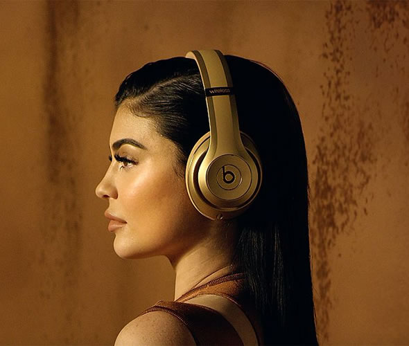 Kylie-Jenner-Beats-Balmain-Special-Edition