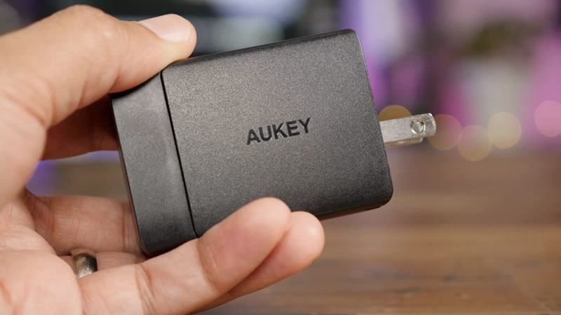 aukey-fast-charger-for-iphone