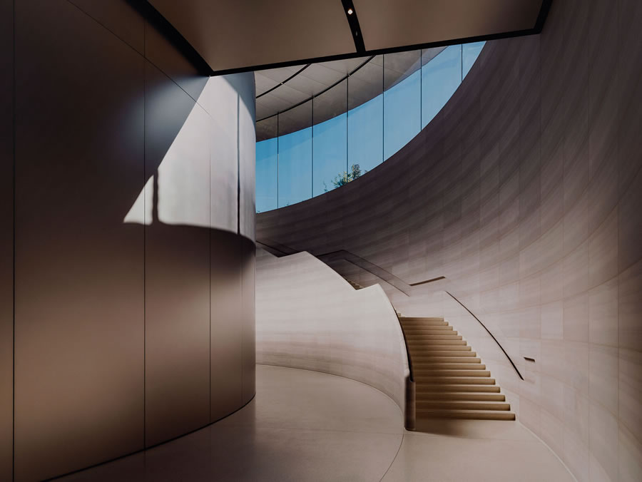 Steve-Jobs-Theter-interior