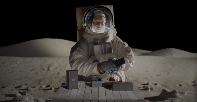 ธรรมดาไม่เป็น!! ผู้จัดการ T-Mobile แกะกล่อง Samsung Galaxy S9 และ Galaxy S9+ บนดวงจันทร์