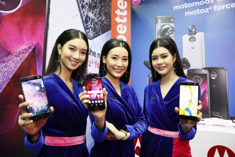 Moto Z2 Force มาพร้อมเทคโนโลยี ShatterShield ป้องกันแรงกระแทกหน้าจอ 5 ชั้น สเปกแฟลกชิป ขายไทยแล้ว